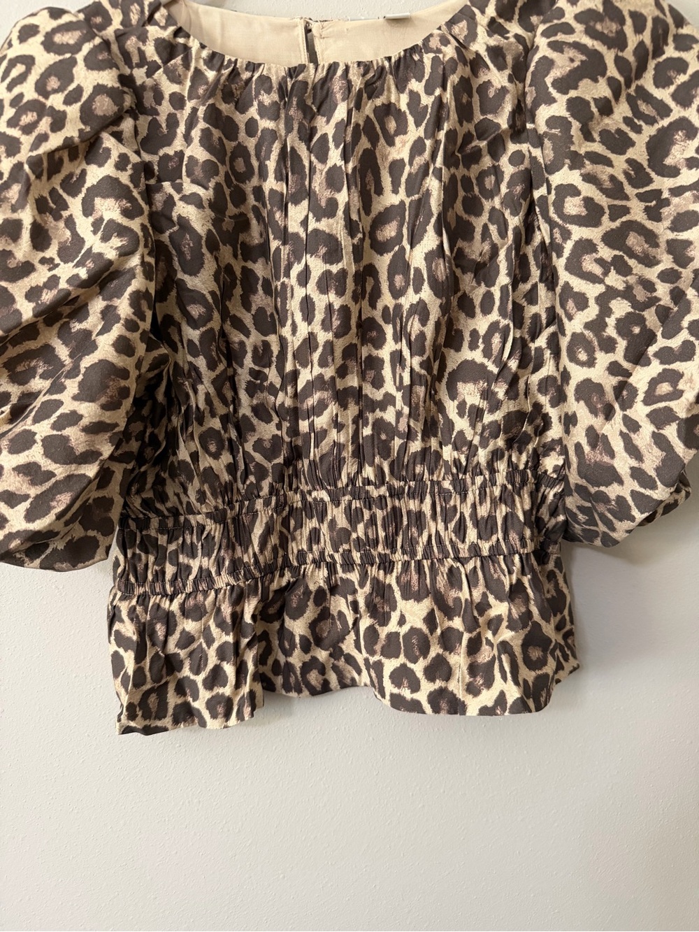 Joie NWT Leopard Print Puff Sleeve Smocked Waist Blouse Top Medium - Picture 5 of 10